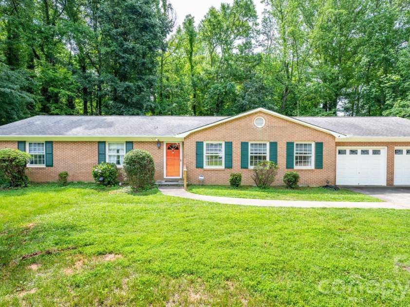 236 Heritage Place, Mooresville, NC 28115.  MLS# CAR4393335, YatesRealty ID 34596. 