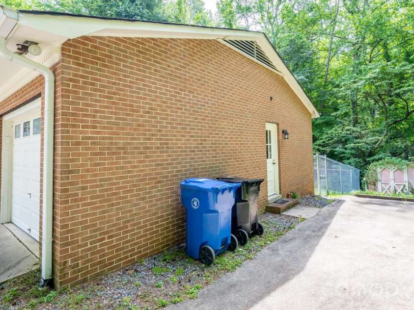 236 Heritage Place, Mooresville, NC 28115.  MLS# CAR4393335, YatesRealty ID 34596. 