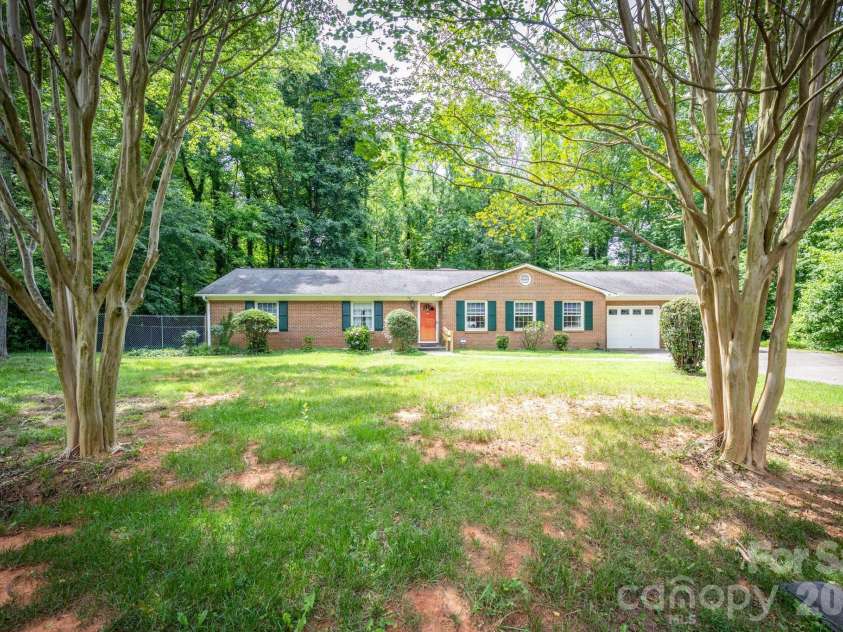236 Heritage Place, Mooresville, NC 28115.  MLS# CAR4393335, YatesRealty ID 34596. 