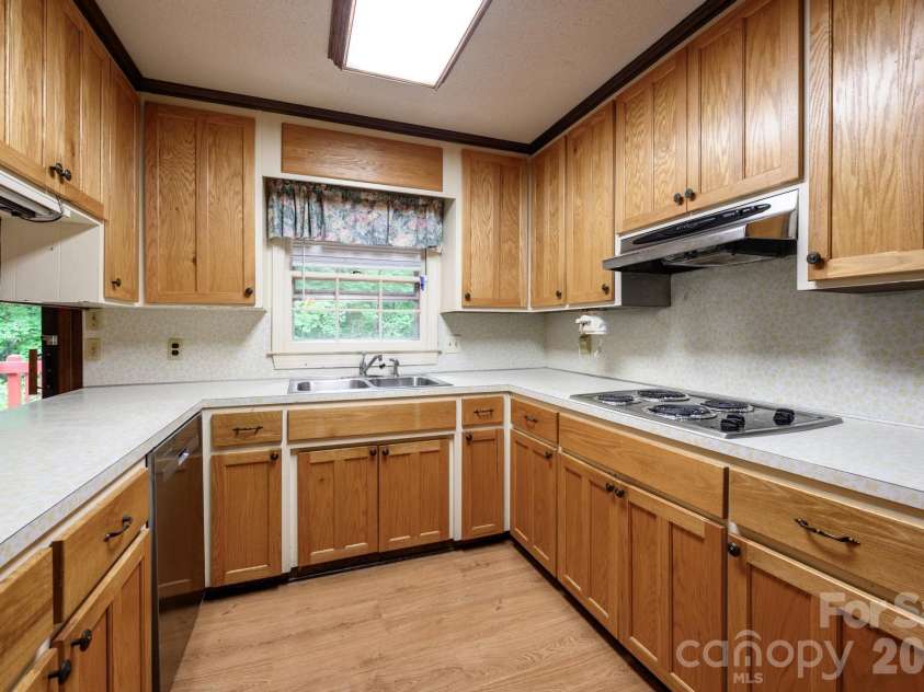 236 Heritage Place, Mooresville, NC 28115.  MLS# CAR4393335, YatesRealty ID 34596. 