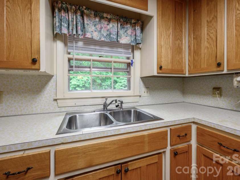 236 Heritage Place, Mooresville, NC 28115.  MLS# CAR4393335, YatesRealty ID 34596. 