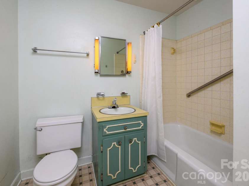 236 Heritage Place, Mooresville, NC 28115.  MLS# CAR4393335, YatesRealty ID 34596. 