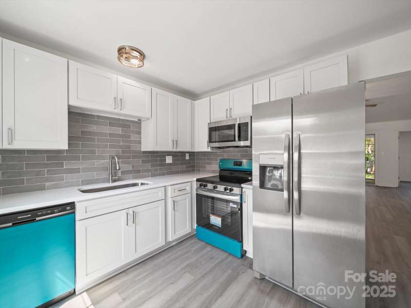1563 Hunt Club Court, Rock Hill, SC 29732.  MLS# CAR4286943, YatesRealty ID 34598. Brand New Kitchen!