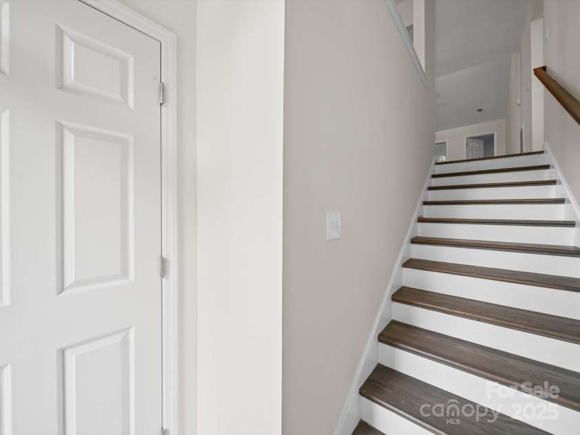 1563 Hunt Club Court, Rock Hill, SC 29732.  MLS# CAR4286943, YatesRealty ID 34598. Foyer