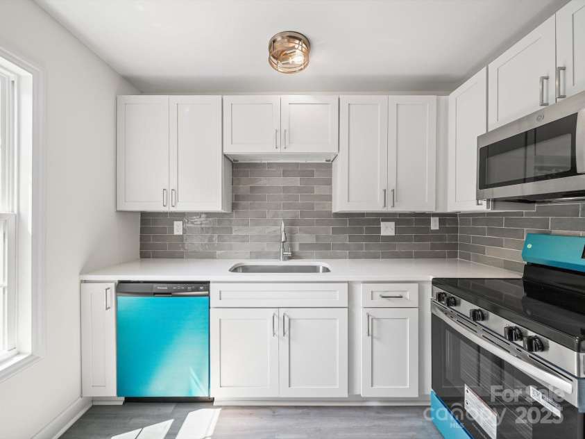 1563 Hunt Club Court, Rock Hill, SC 29732.  MLS# CAR4286943, YatesRealty ID 34598. Quartz Counters!
