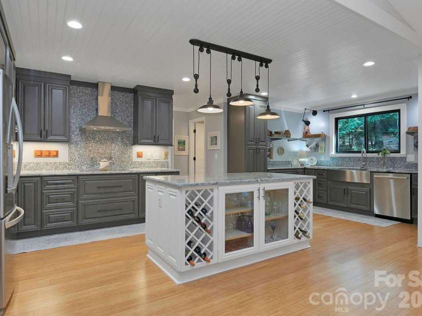 3125 Connestee Trail, Brevard, NC 28712.  MLS# CAR4396358, YatesRealty ID 34599. A chef's kitchen with all the bells & whistles