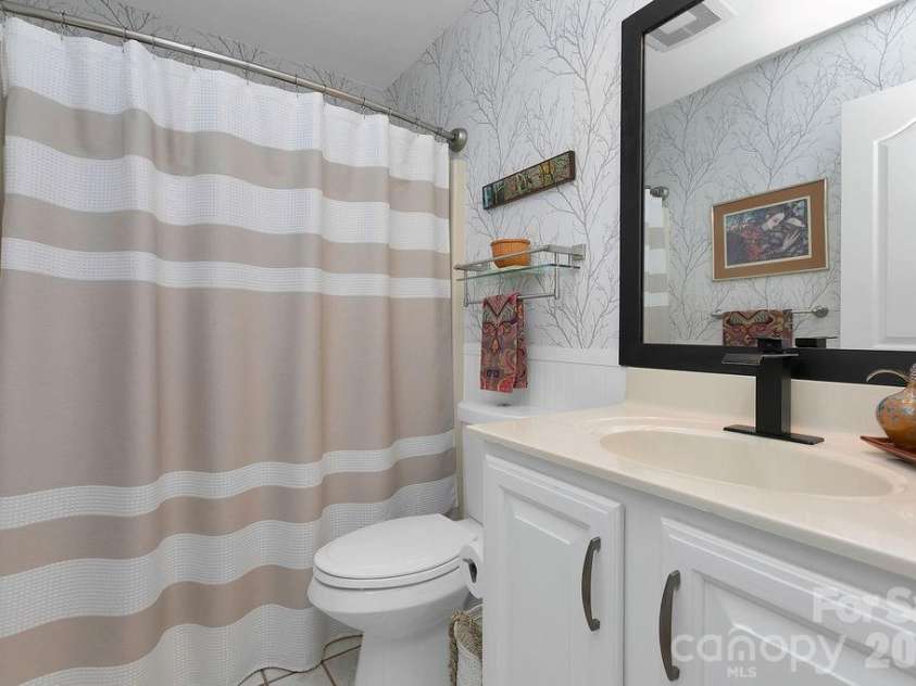 3125 Connestee Trail, Brevard, NC 28712.  MLS# CAR4396358, YatesRealty ID 34599. Second full bath has a tub / shower combo