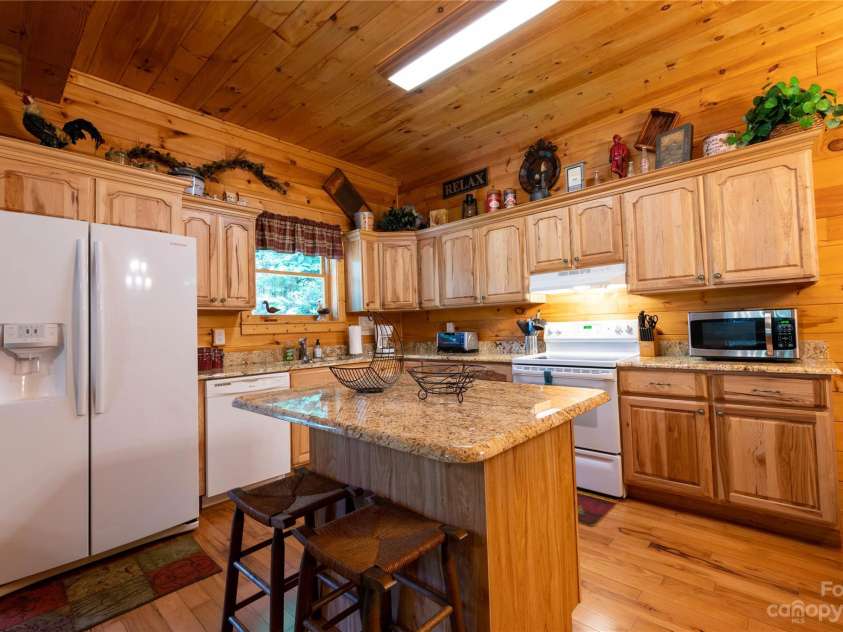 120 Brookwood Lane, Burnsville, NC 28714.  MLS# CAR4047789, YatesRealty ID 346. 