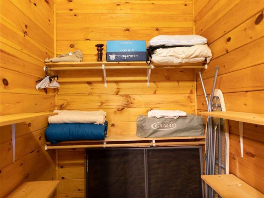 120 Brookwood Lane, Burnsville, NC 28714.  MLS# CAR4047789, YatesRealty ID 346. 