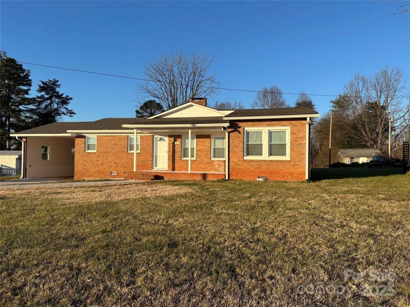 648 Scotts Creek Road, Statesville, NC 28625.  MLS# CAR4210517, YatesRealty ID 346. 