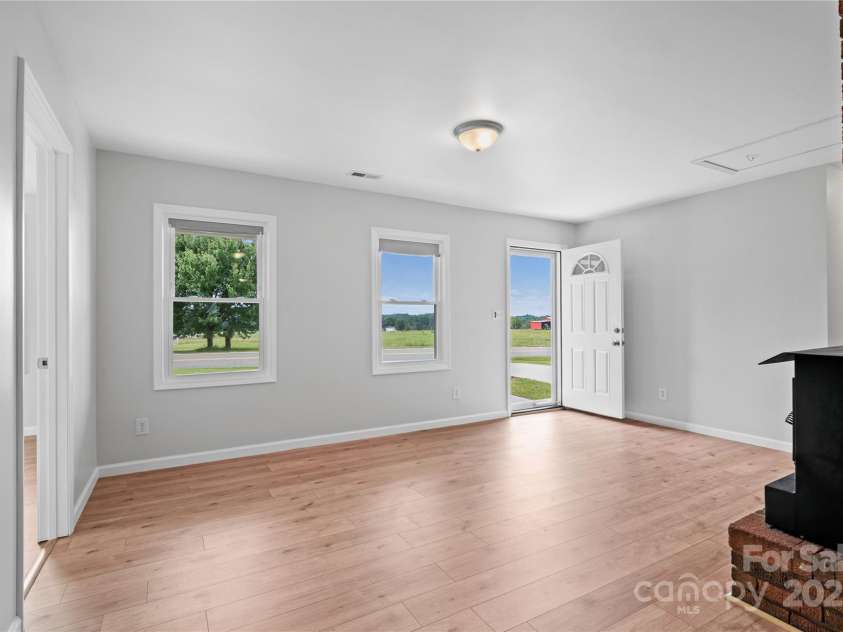 648 Scotts Creek Road, Statesville, NC 28625.  MLS# CAR4298901, YatesRealty ID 346. 