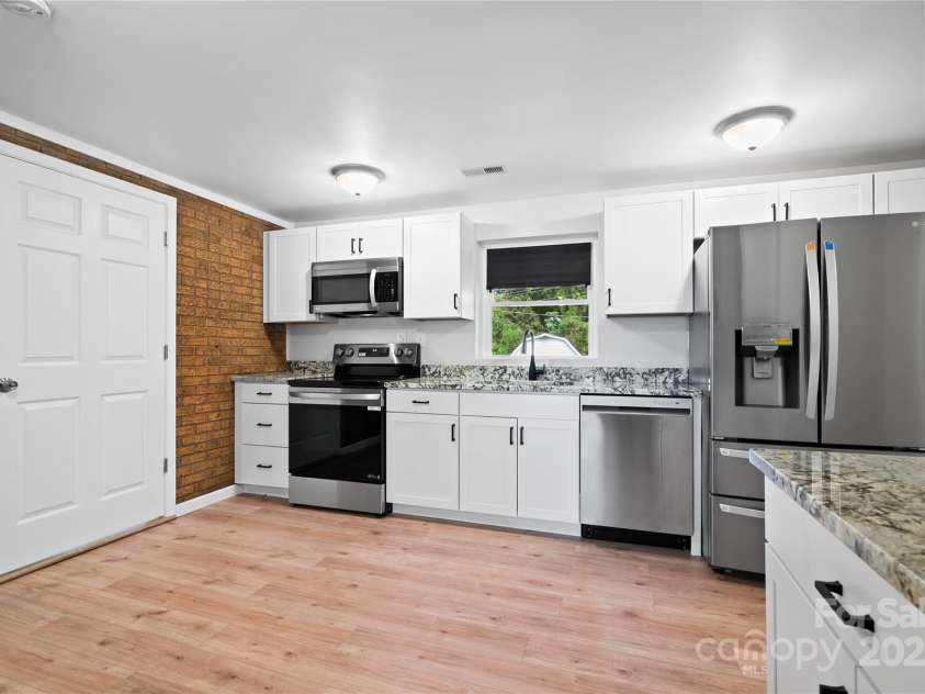 648 Scotts Creek Road, Statesville, NC 28625.  MLS# CAR4298901, YatesRealty ID 346. 