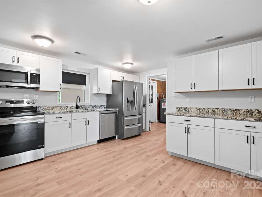 648 Scotts Creek Road, Statesville, NC 28625.  MLS# CAR4298901, YatesRealty ID 346. 