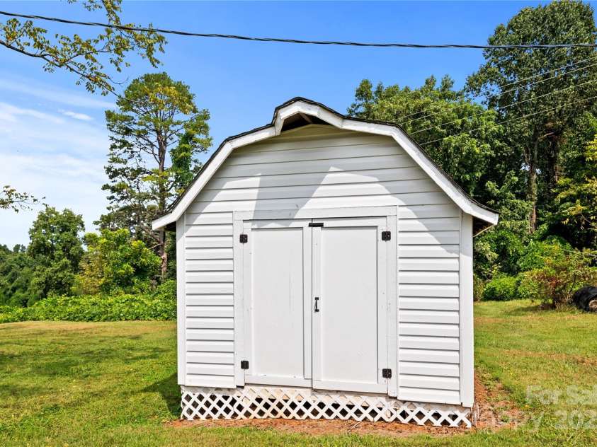 648 Scotts Creek Road, Statesville, NC 28625.  MLS# CAR4298901, YatesRealty ID 346. Even new vinyl siding and rood on the Shed!