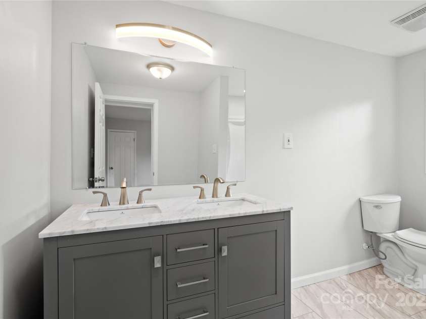 648 Scotts Creek Road, Statesville, NC 28625.  MLS# CAR4298901, YatesRealty ID 346. Primary Bath