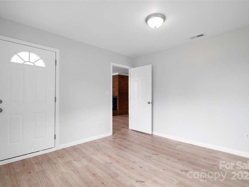 648 Scotts Creek Road, Statesville, NC 28625.  MLS# CAR4298901, YatesRealty ID 346. The office has its own entrance