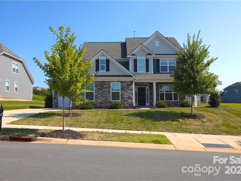 1366 Wiggins Drive, Gastonia, NC 28054.  MLS# CAR4239111, YatesRealty ID 3460. 