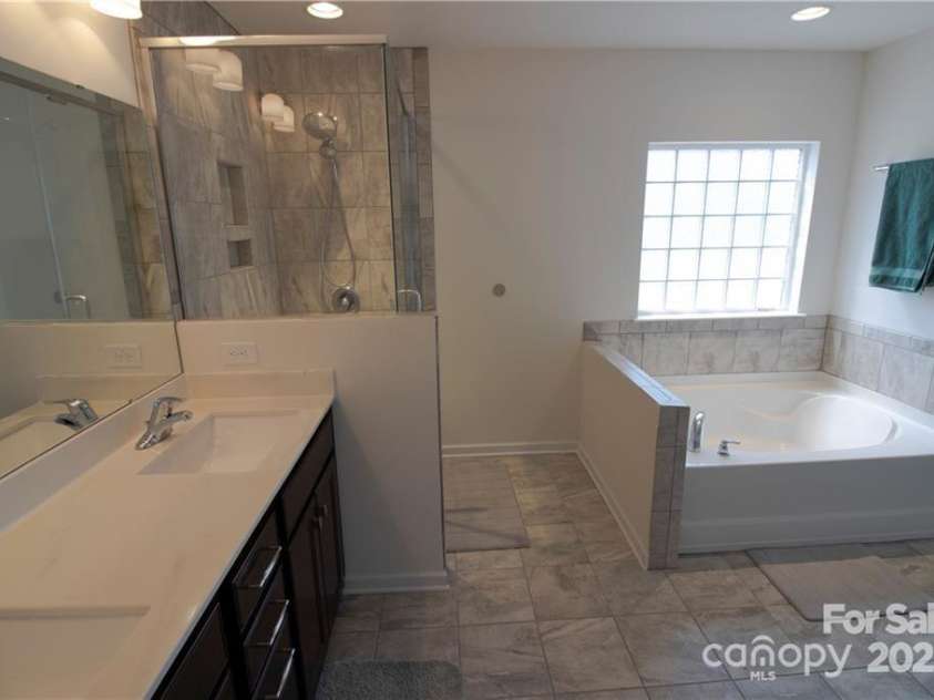 1366 Wiggins Drive, Gastonia, NC 28054.  MLS# CAR4239111, YatesRealty ID 3460. 