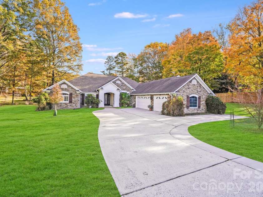 5329 Kuykendall Road, Charlotte, NC 28270.  MLS# CAR4342894, YatesRealty ID 3460. 