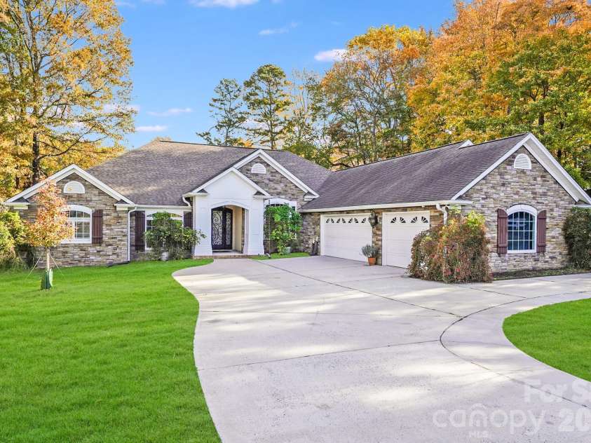 5329 Kuykendall Road, Charlotte, NC 28270.  MLS# CAR4342894, YatesRealty ID 3460. 