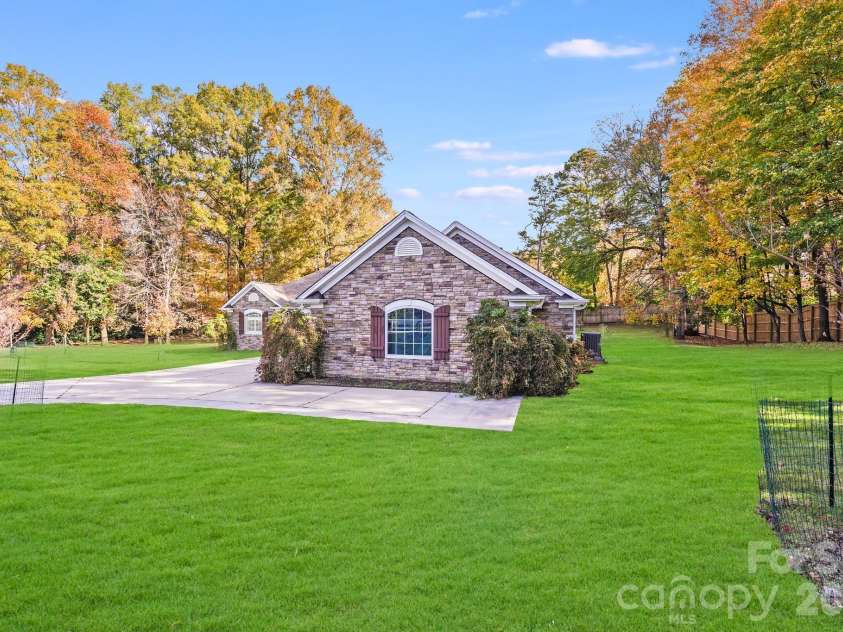 5329 Kuykendall Road, Charlotte, NC 28270.  MLS# CAR4342894, YatesRealty ID 3460. 