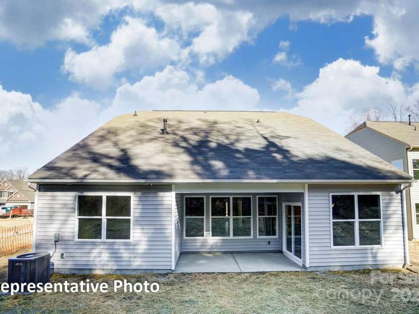 1392 Crooked Stick Drive, Rock Hill, SC 29730.  MLS# CAR4295518, YatesRealty ID 34600. 