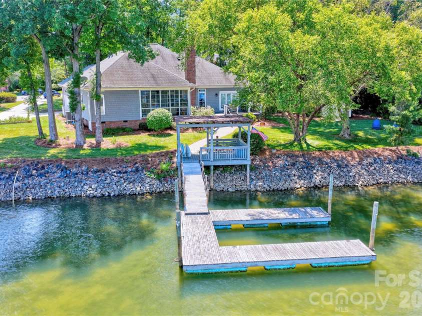 165 Prestwood Lane, Mooresville, NC 28117.  MLS# CAR4384805, YatesRealty ID 34603. 