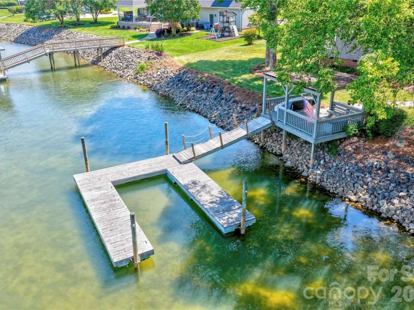 165 Prestwood Lane, Mooresville, NC 28117.  MLS# CAR4384805, YatesRealty ID 34603. 