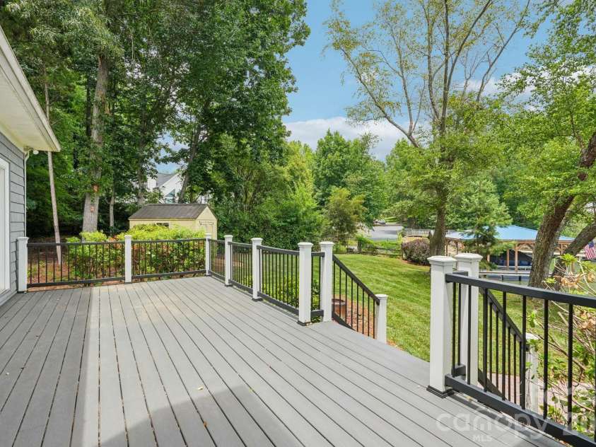 165 Prestwood Lane, Mooresville, NC 28117.  MLS# CAR4384805, YatesRealty ID 34603. 