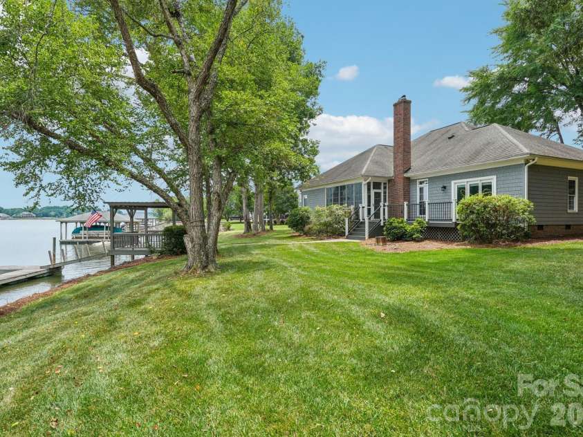 165 Prestwood Lane, Mooresville, NC 28117.  MLS# CAR4384805, YatesRealty ID 34603. 