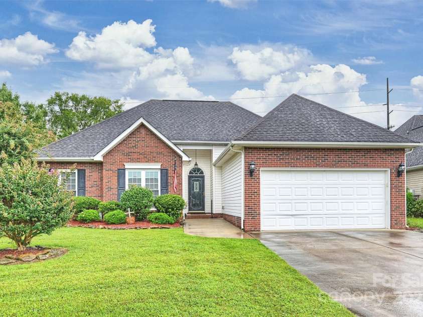 2008 Galena Chase Drive, Indian Trail, NC 28079.  MLS# CAR4283311, YatesRealty ID 34603. 