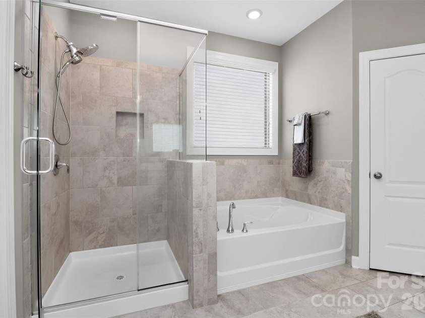6071 Drave Lane, Fort Mill, SC 29715.  MLS# CAR4391060, YatesRealty ID 34605. Primary Bath