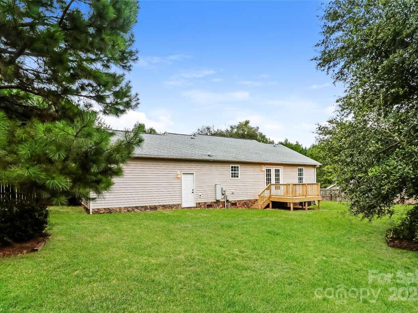 2004 Beau Drive, Stanley, NC 28164.  MLS# CAR4295588, YatesRealty ID 34606. 