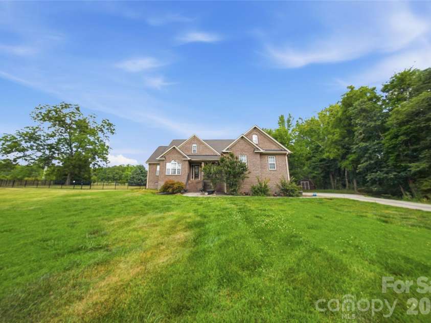 3724 Anderson Mountain Road, Maiden, NC 28650.  MLS# CAR4398584, YatesRealty ID 34607. 
