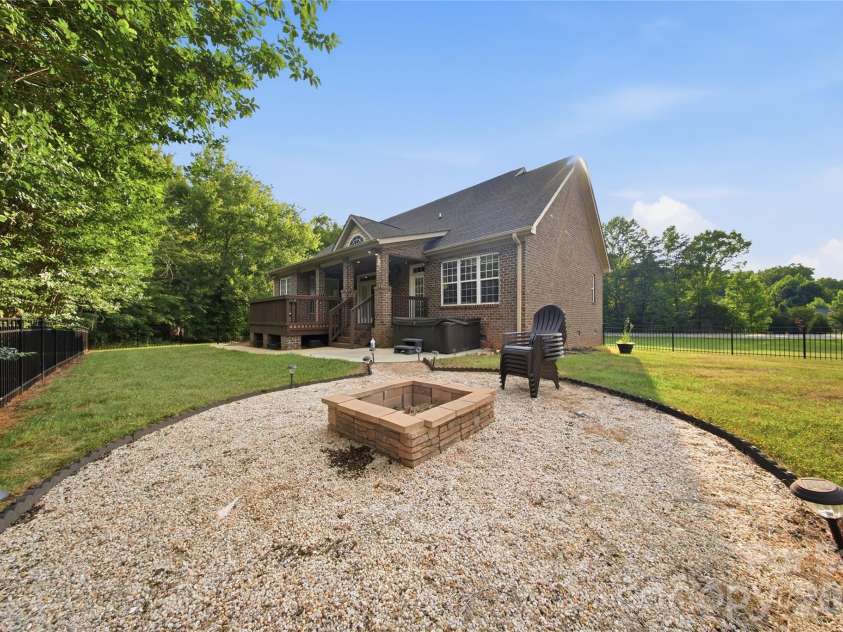 3724 Anderson Mountain Road, Maiden, NC 28650.  MLS# CAR4398584, YatesRealty ID 34607. 