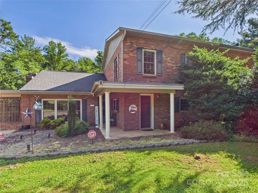 112 30th Avenue, Hickory, NC 28601.  MLS# CAR4288031, YatesRealty ID 34608. 