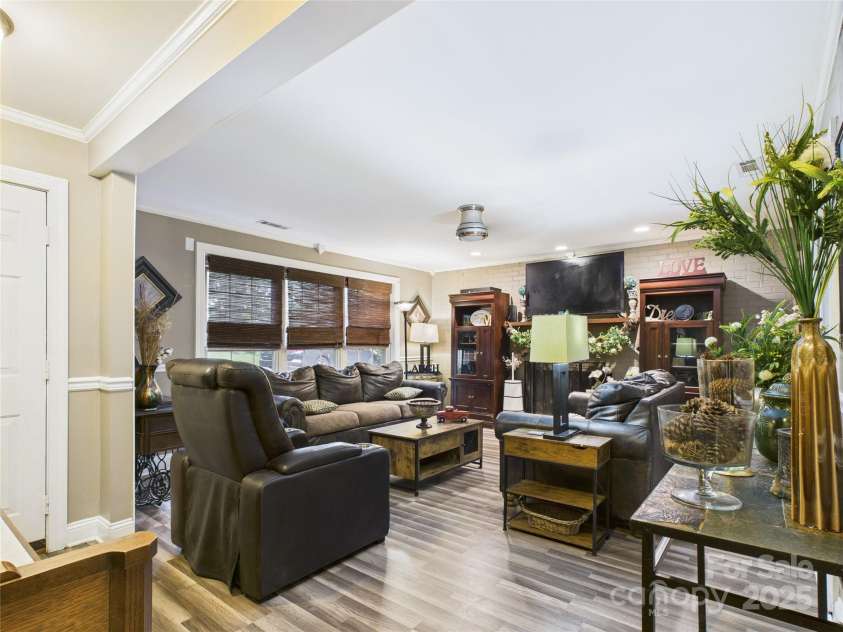 112 30th Avenue, Hickory, NC 28601.  MLS# CAR4288031, YatesRealty ID 34608. 