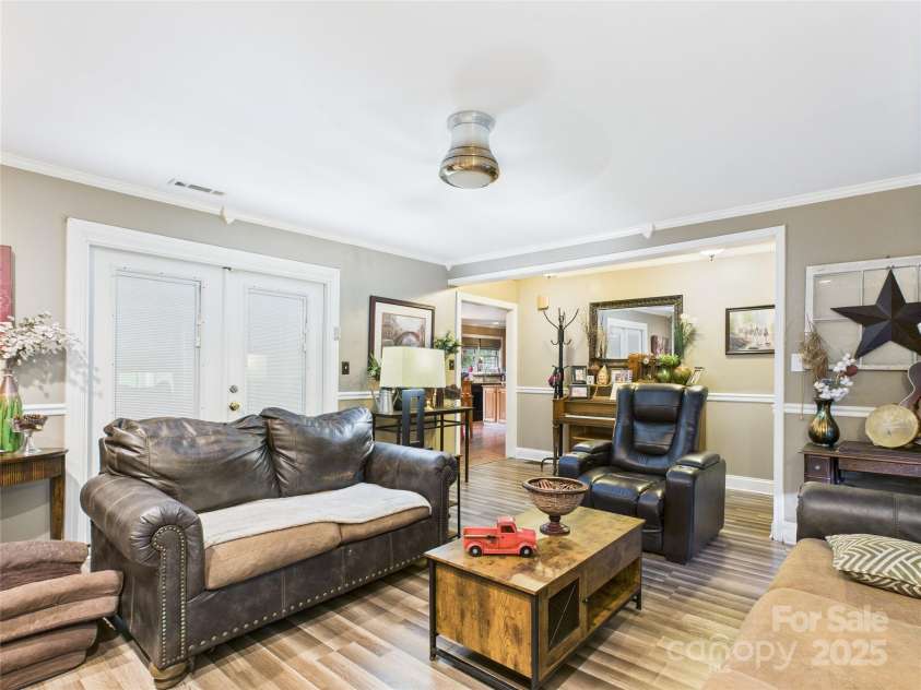 112 30th Avenue, Hickory, NC 28601.  MLS# CAR4288031, YatesRealty ID 34608. 