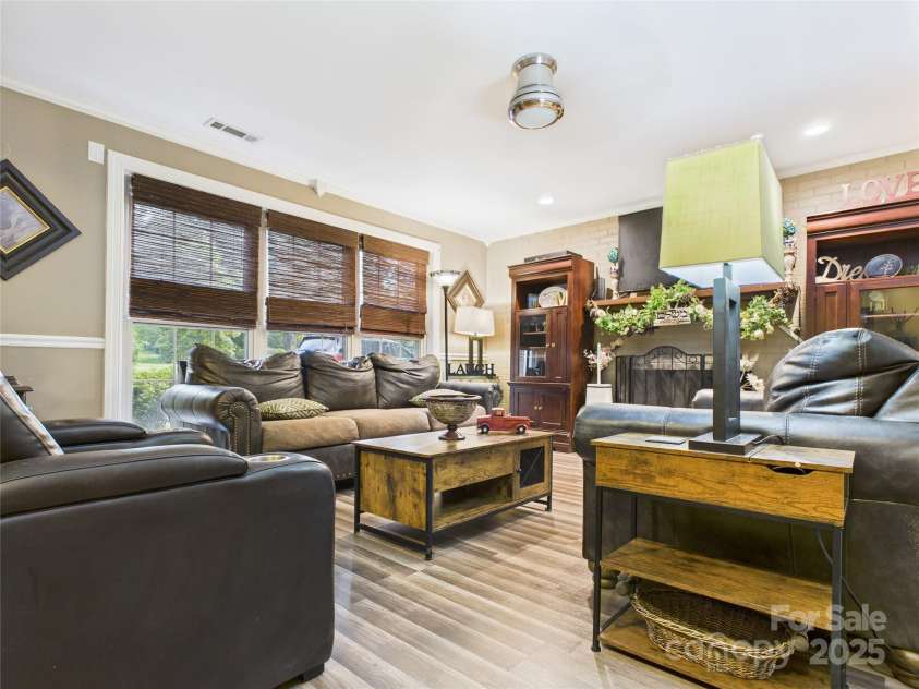 112 30th Avenue, Hickory, NC 28601.  MLS# CAR4288031, YatesRealty ID 34608. 