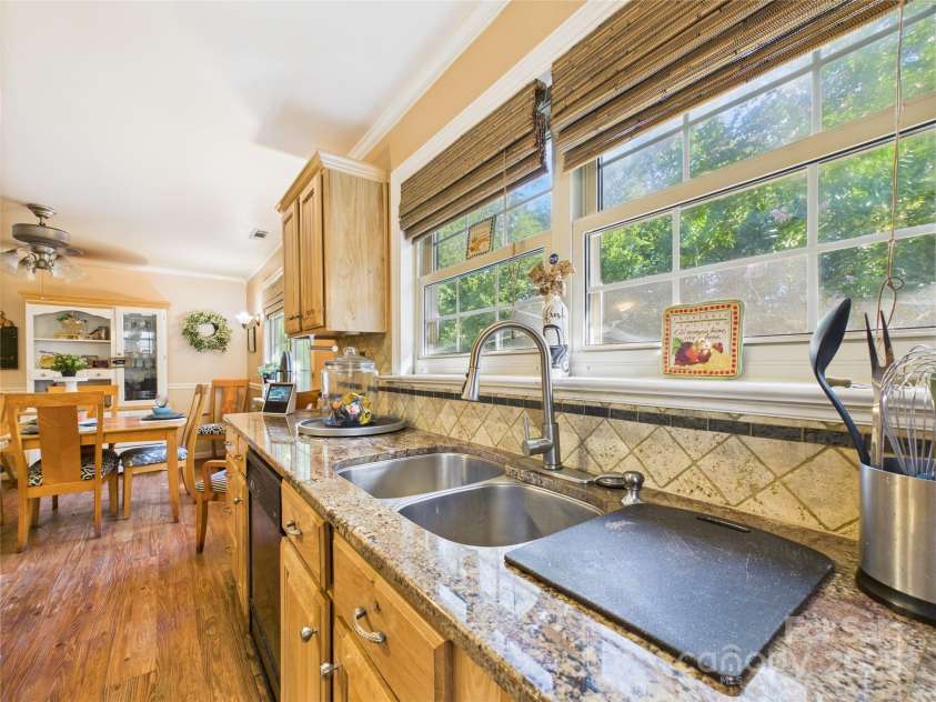 112 30th Avenue, Hickory, NC 28601.  MLS# CAR4288031, YatesRealty ID 34608. 