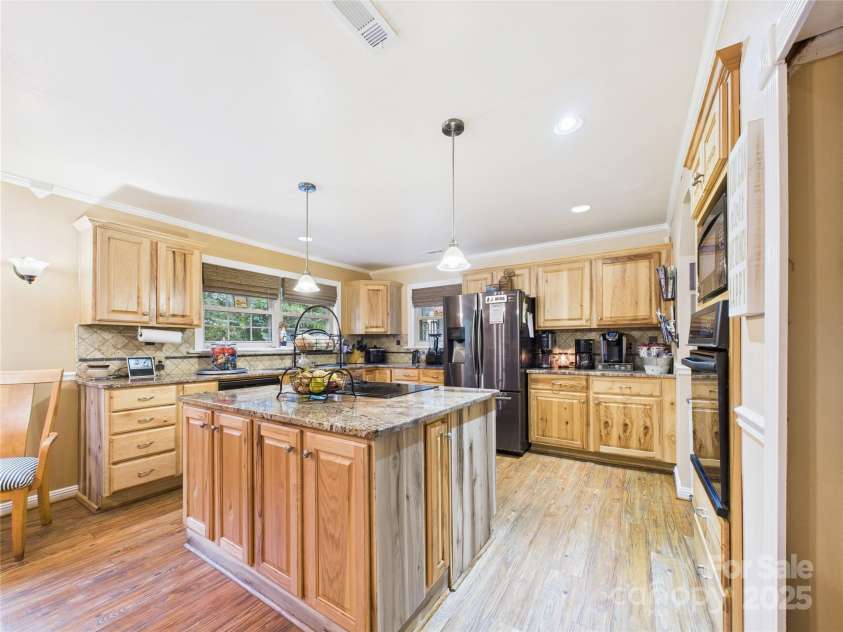 112 30th Avenue, Hickory, NC 28601.  MLS# CAR4288031, YatesRealty ID 34608. 