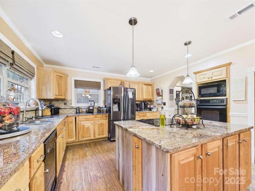 112 30th Avenue, Hickory, NC 28601.  MLS# CAR4288031, YatesRealty ID 34608. 