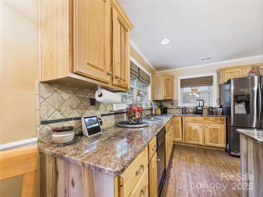 112 30th Avenue, Hickory, NC 28601.  MLS# CAR4288031, YatesRealty ID 34608. 