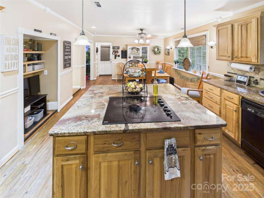 112 30th Avenue, Hickory, NC 28601.  MLS# CAR4288031, YatesRealty ID 34608. 