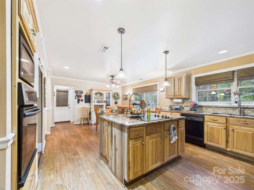 112 30th Avenue, Hickory, NC 28601.  MLS# CAR4288031, YatesRealty ID 34608. 