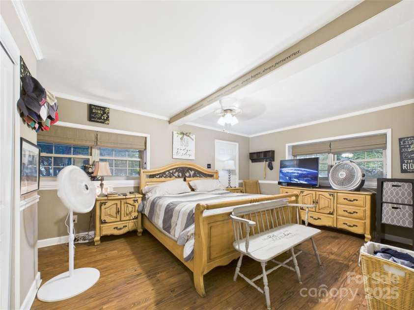 112 30th Avenue, Hickory, NC 28601.  MLS# CAR4288031, YatesRealty ID 34608. 