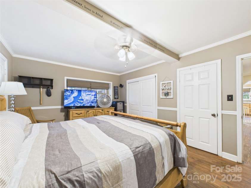 112 30th Avenue, Hickory, NC 28601.  MLS# CAR4288031, YatesRealty ID 34608. 