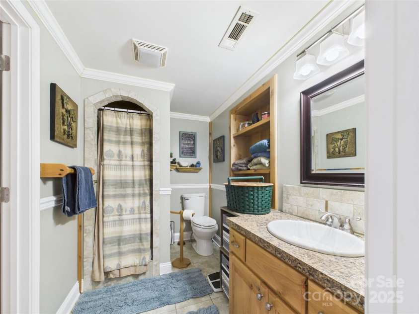 112 30th Avenue, Hickory, NC 28601.  MLS# CAR4288031, YatesRealty ID 34608. 