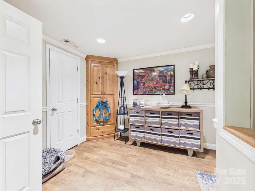 112 30th Avenue, Hickory, NC 28601.  MLS# CAR4288031, YatesRealty ID 34608. 