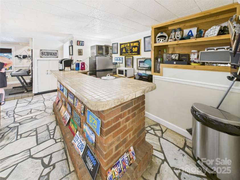 112 30th Avenue, Hickory, NC 28601.  MLS# CAR4288031, YatesRealty ID 34608. 